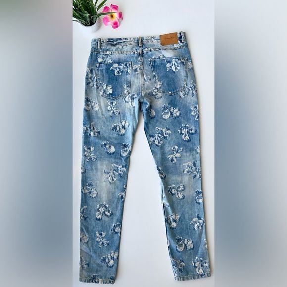ZARA ripped faded Jeans with white flowers - Picture 3 of 5